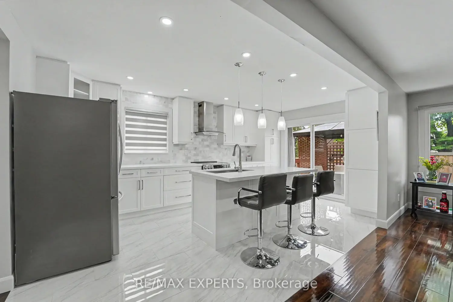 4 Willis Drive photo 4