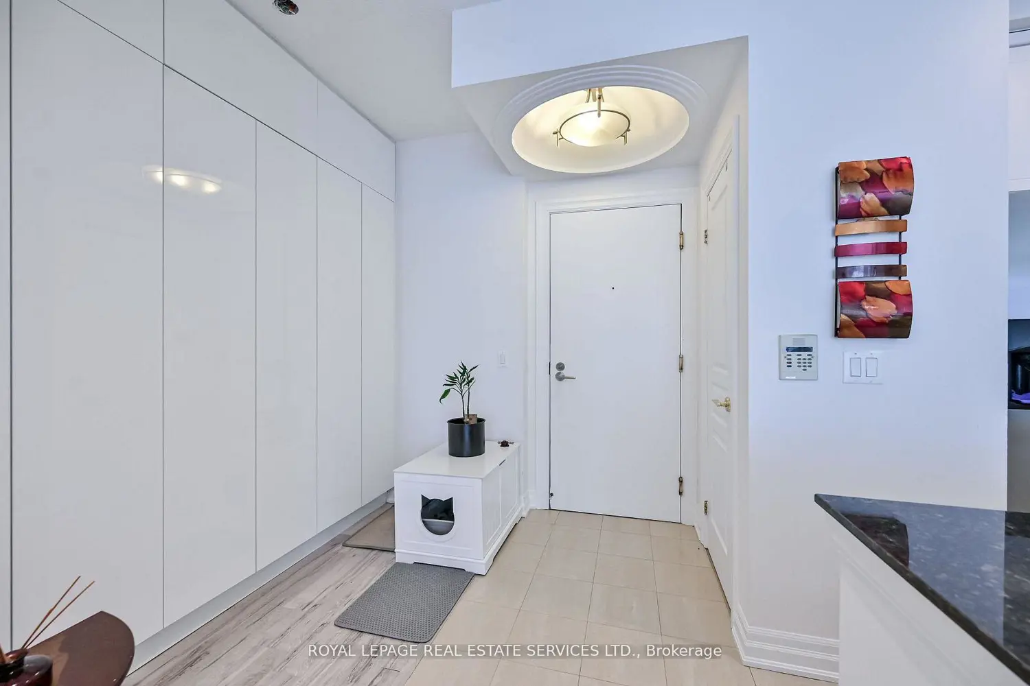 2083 Lake Shore Boulevard 1113