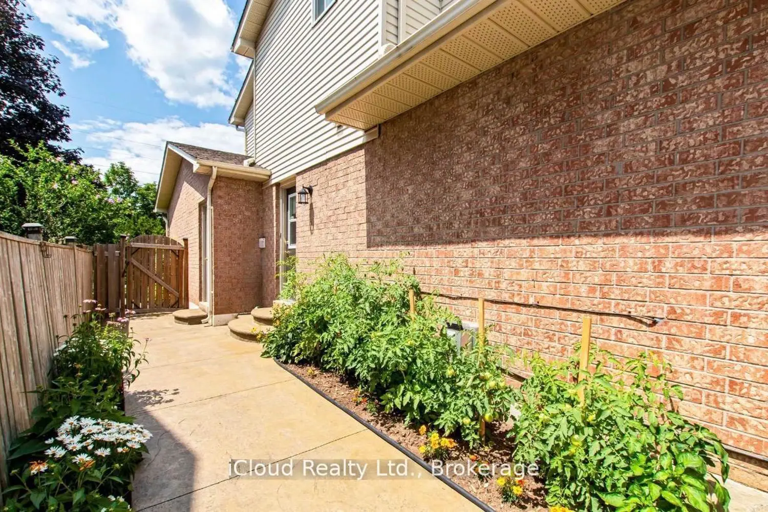 2067 Hunters Wood Drive photo 2