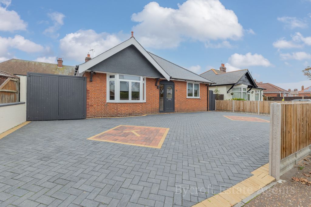 3 bed detached bungalow for saleWindsor Avenue, Great Yarmouth NR30