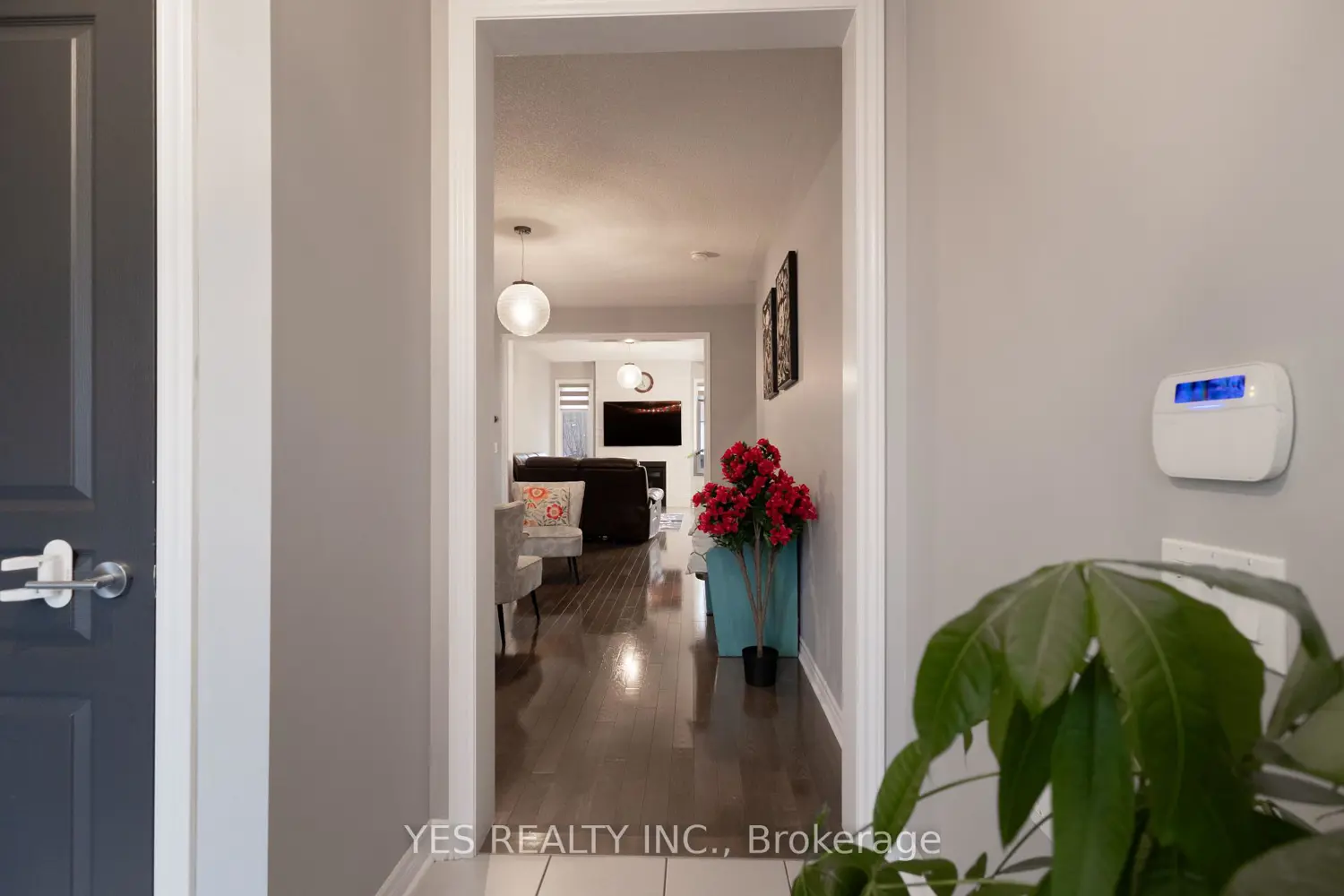 34 Newhouse Boulevard photo 3