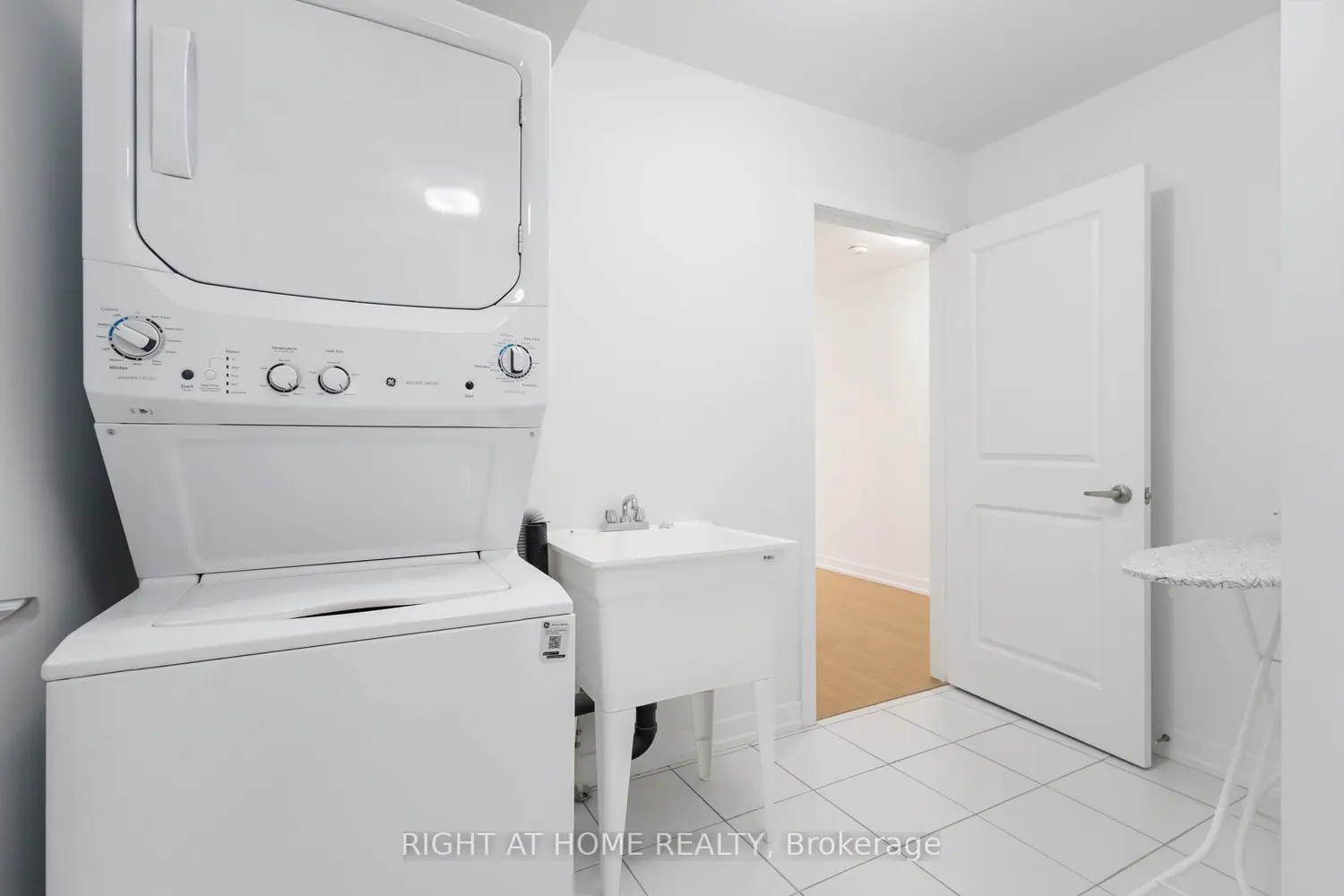 Additional image 18 of 1557 Midland Avenue