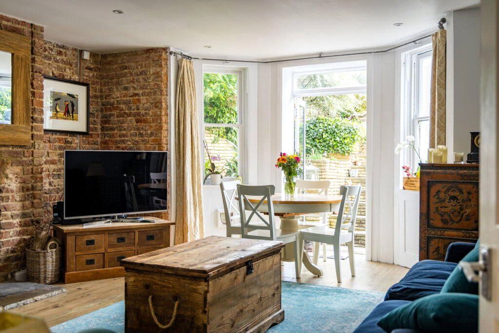2 bed flat for saleGuildford, Surrey GU1 photo 4