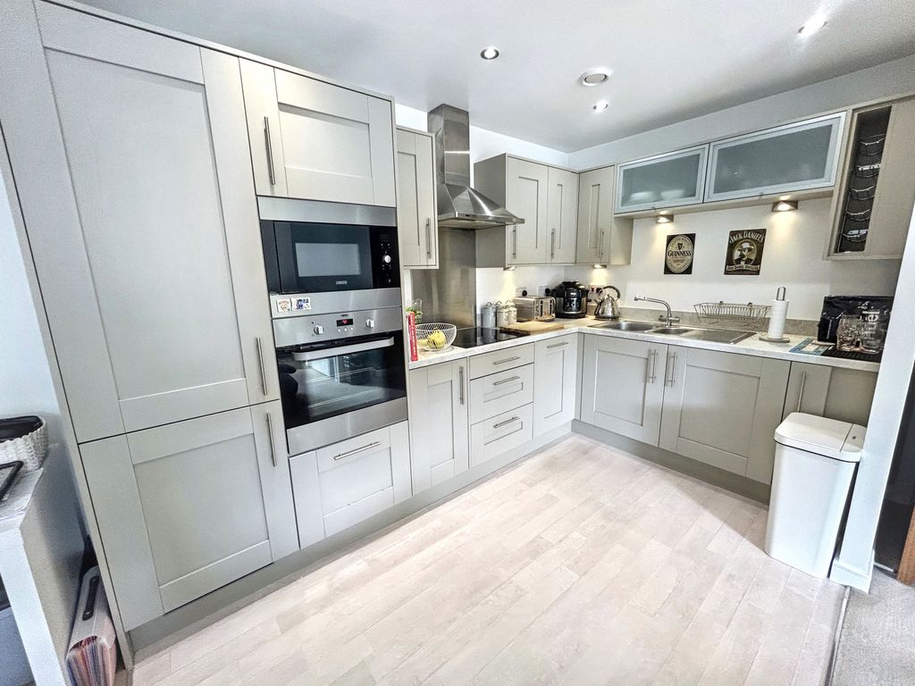 Additional image 4 of 2 bed flat for saleWorsdell Drive, Gateshead NE8