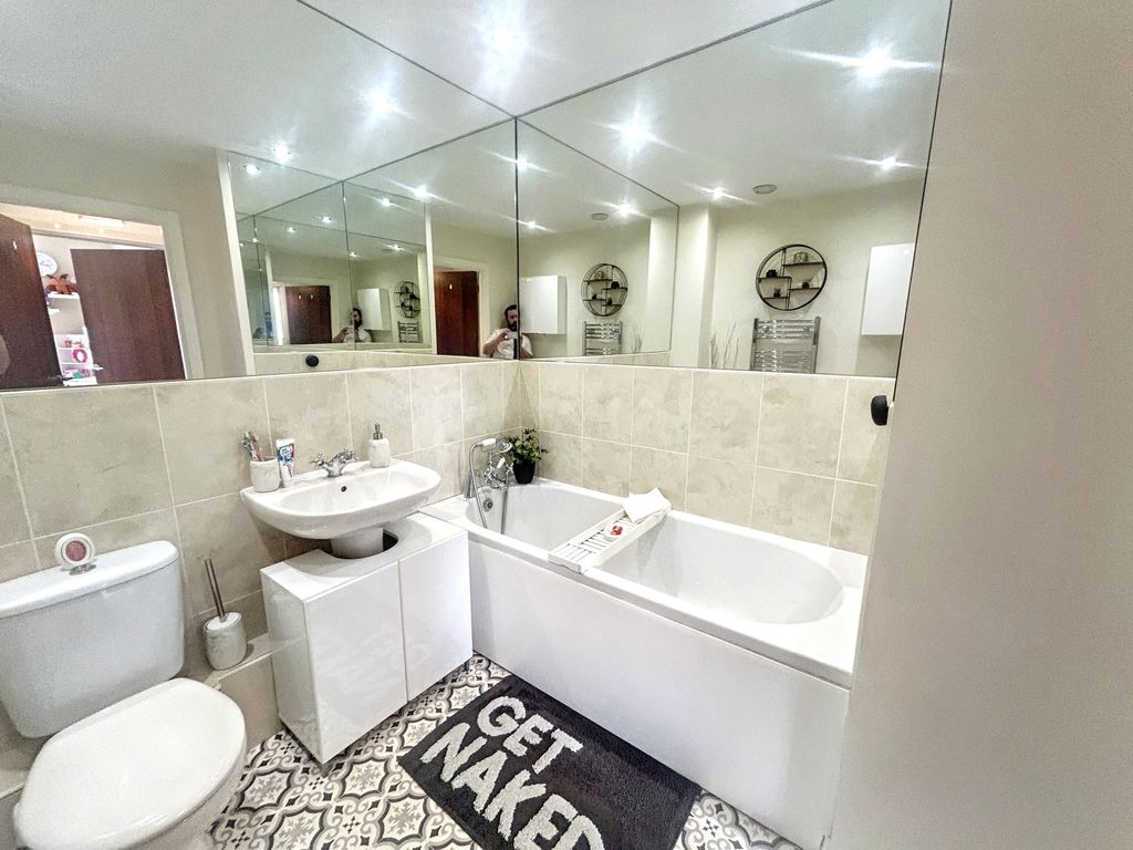 Additional image 11 of 2 bed flat for saleWorsdell Drive, Gateshead NE8
