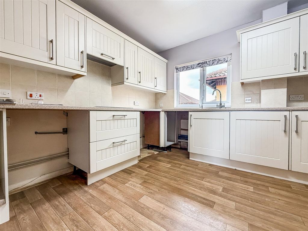Additional image 5 of 2 bed flat for salePostern Close, Portchester PO16