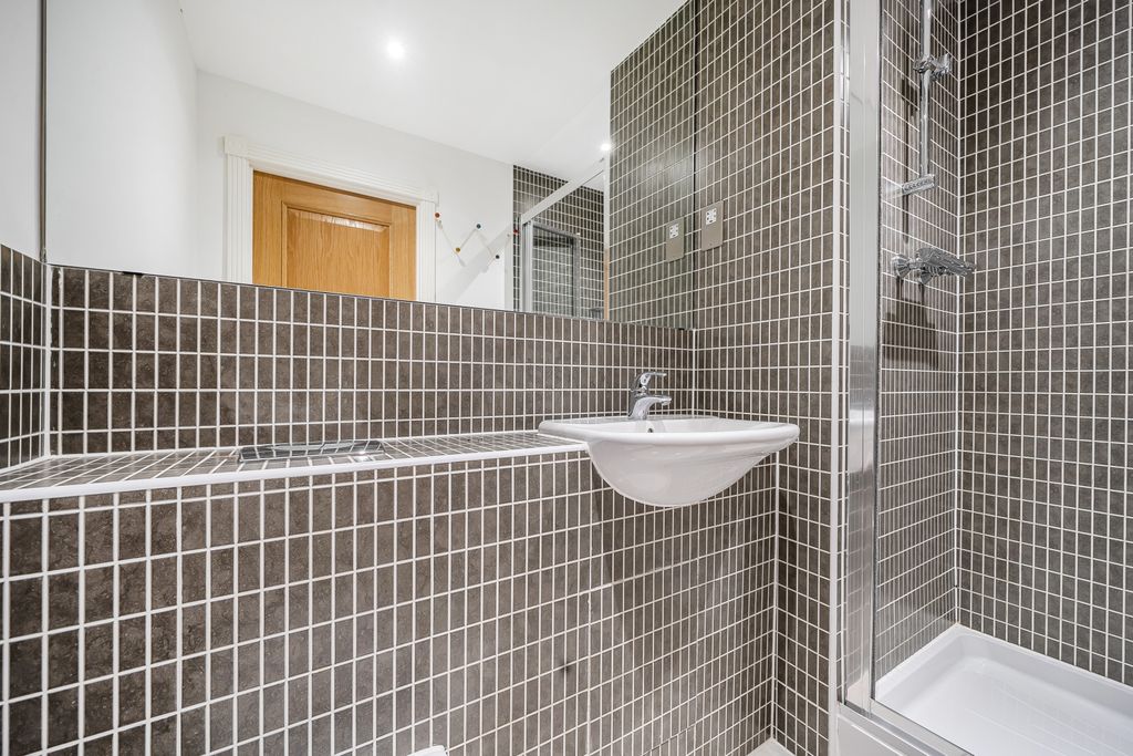 Additional image 7 of 2 bed flat for salePackhorse Road, Gerrards Cross, Buckinghamshire SL9