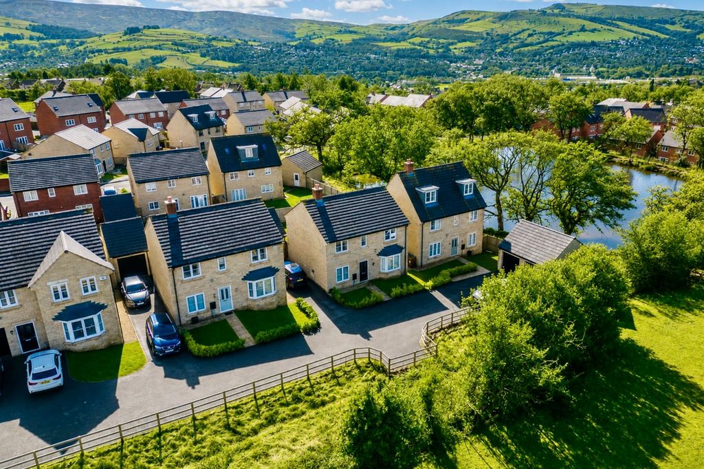 4 bed detached house for saleCherry Grove, Glossop SK13