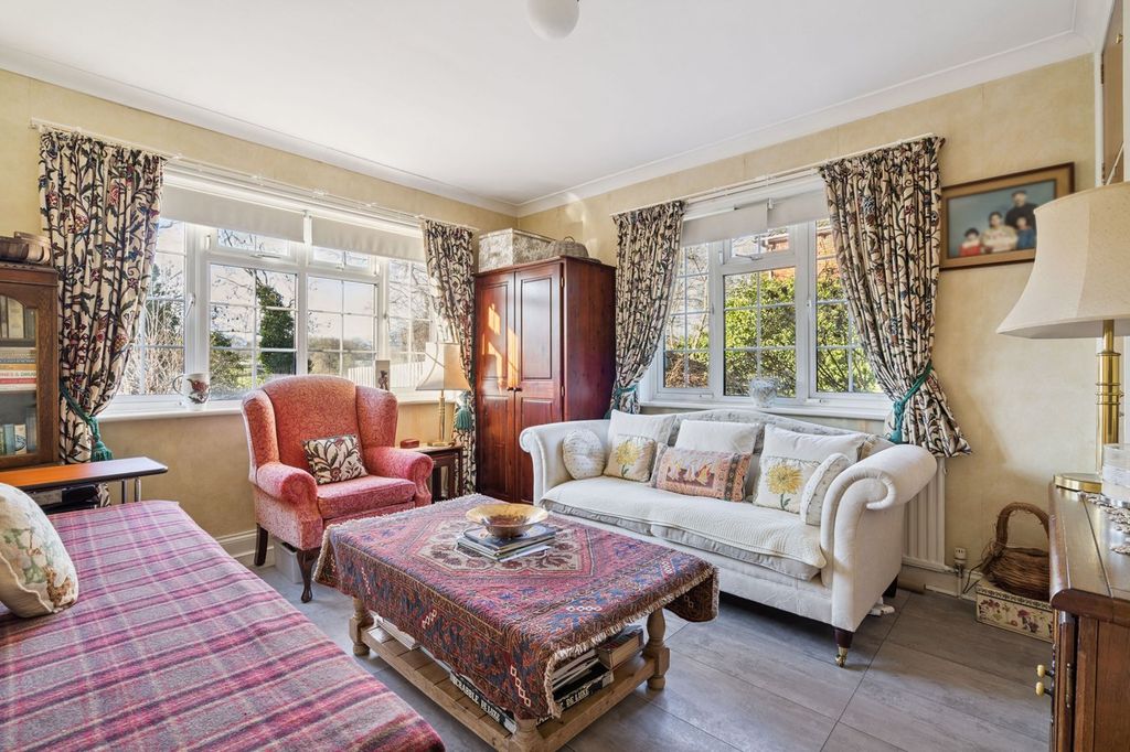 Additional image 7 of 3 bed flat for saleAmersham Road, Gerrards Cross SL9