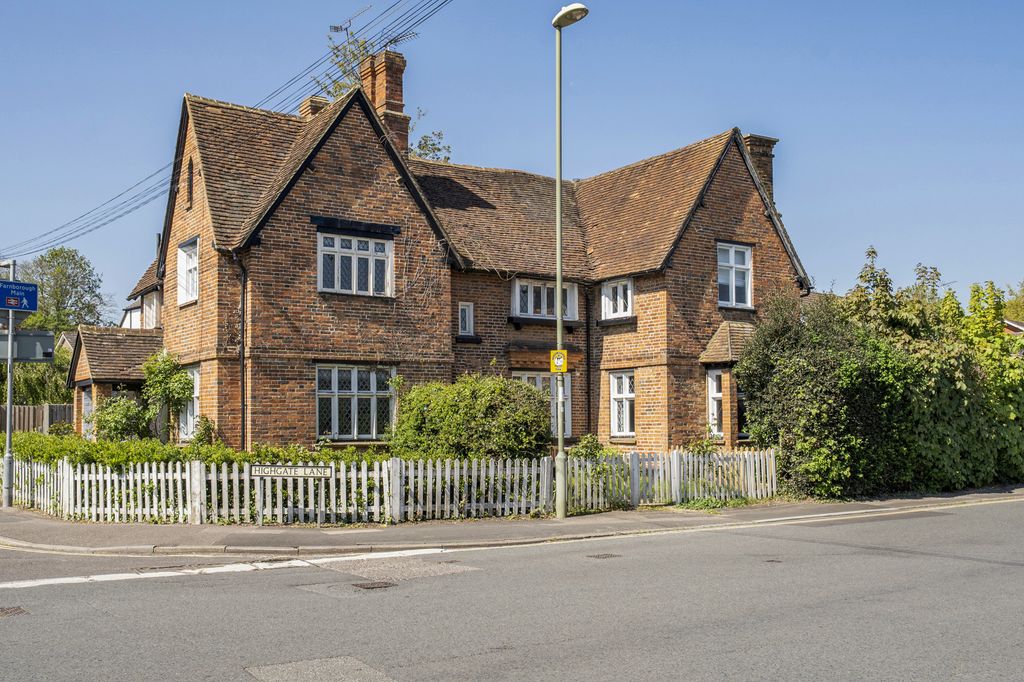 1 bed maisonette for saleEmpress Cottages, Ship Lane, Farnborough GU14