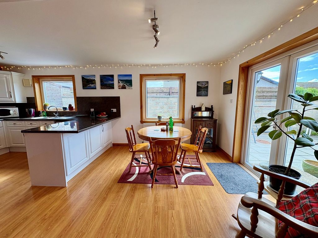 5 bed detached bungalow for saleWest Burnside, Thurso, Highland. KW14 photo 4