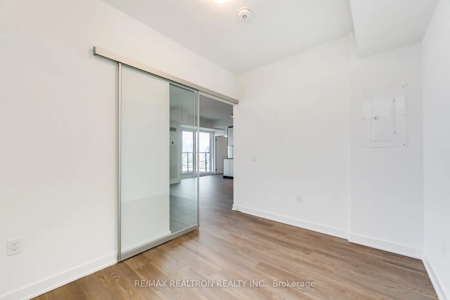 Additional image 13 of 543 Richmond Street 1402