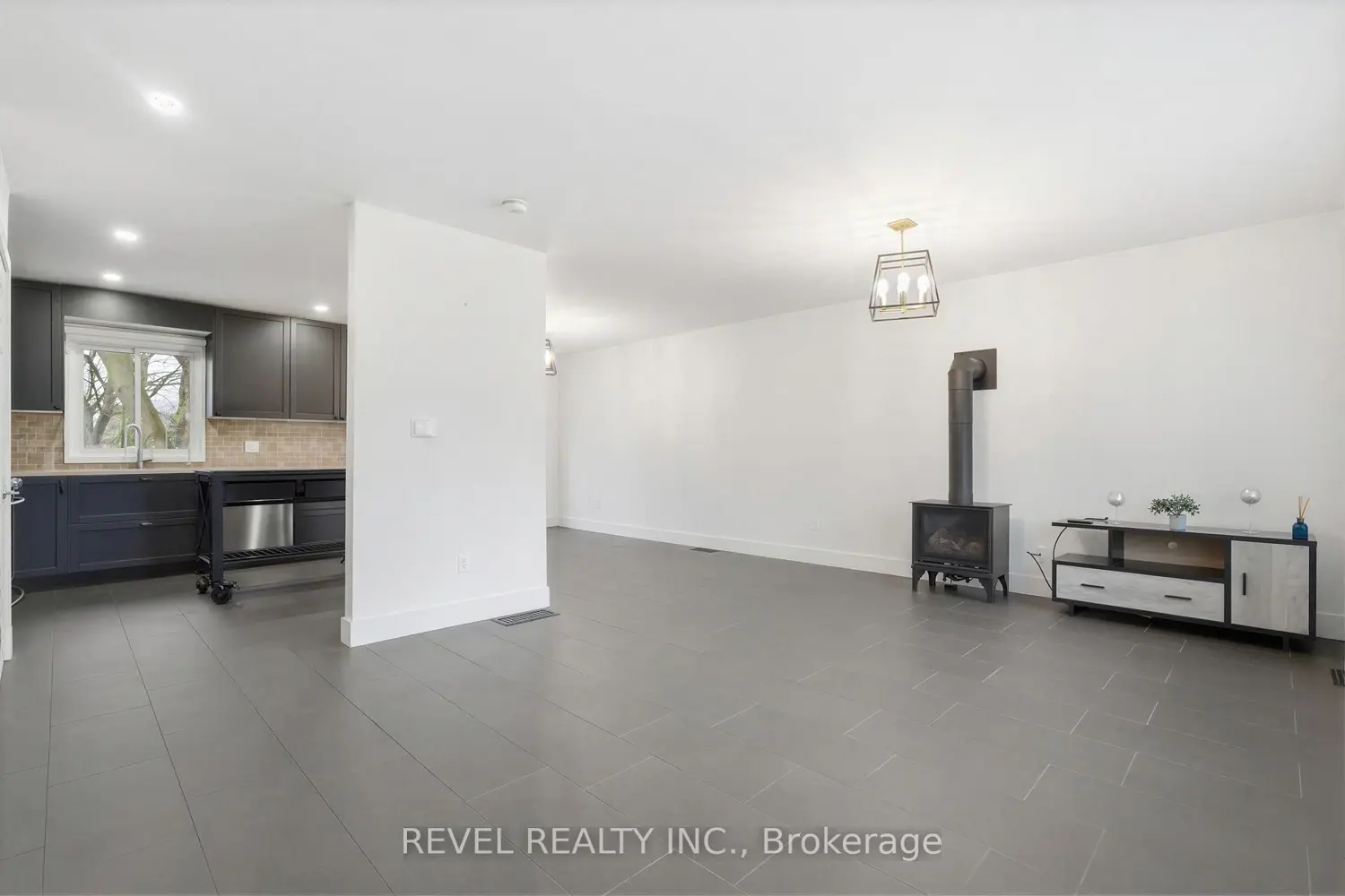 92 Water Street photo 5