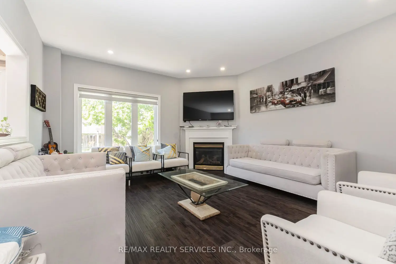 29 Sir Jacobs Crescent photo 5