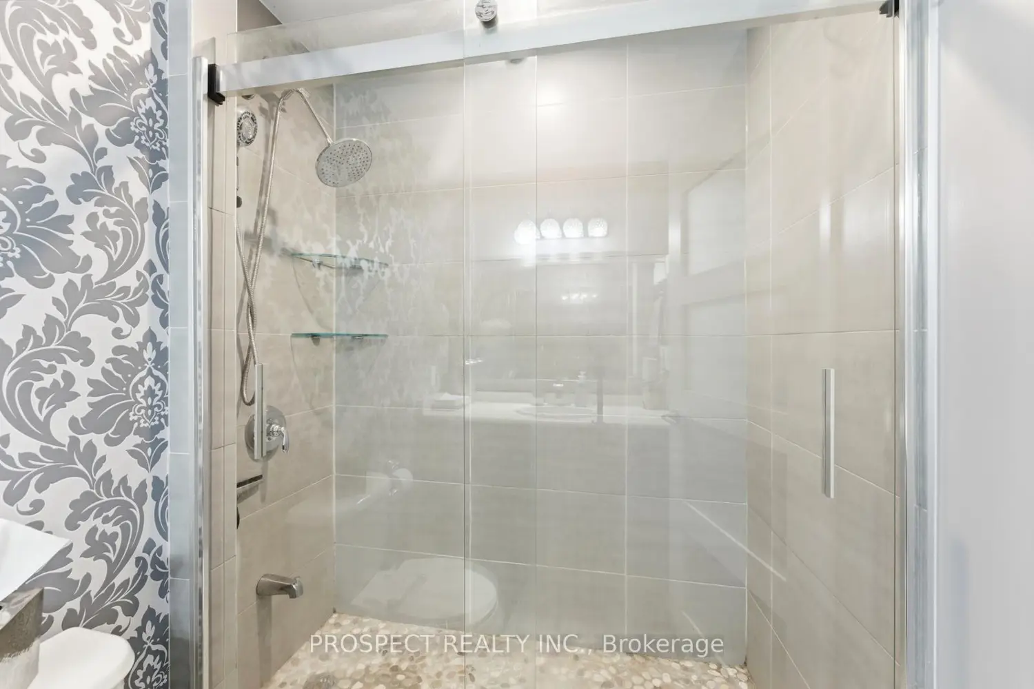 Additional image 15 of 525 Wilson Avenue 129