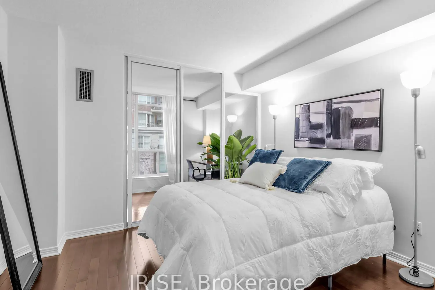 Additional image 7 of 942 Yonge Street 224