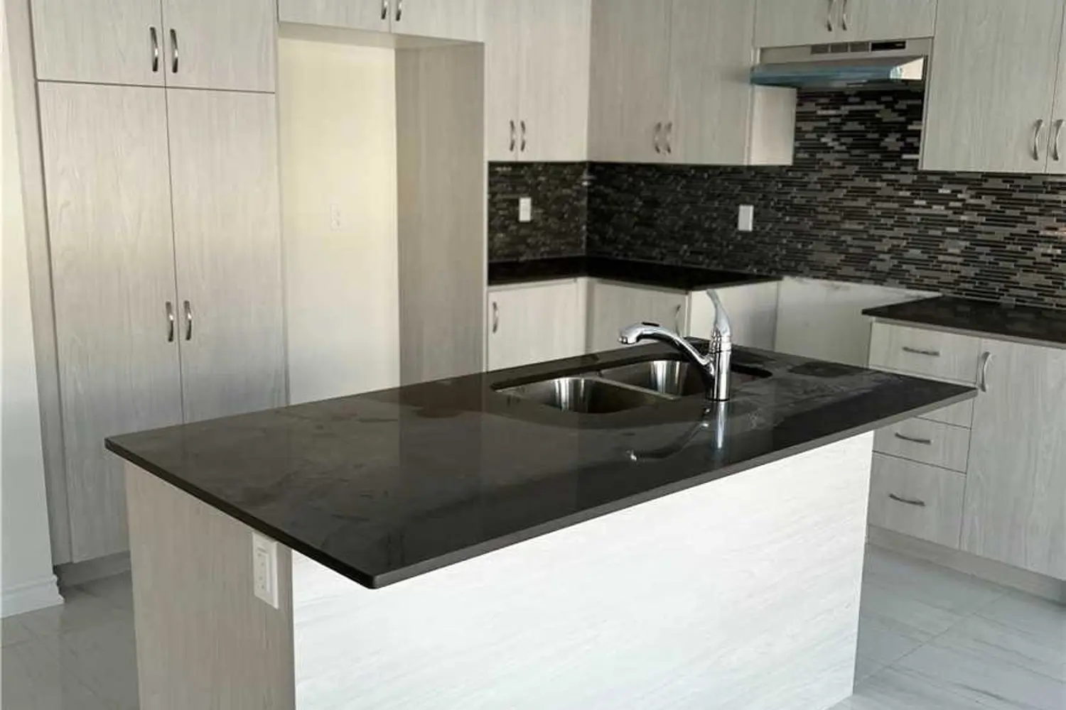 Additional image 3 of 177 Ferragine Crescent