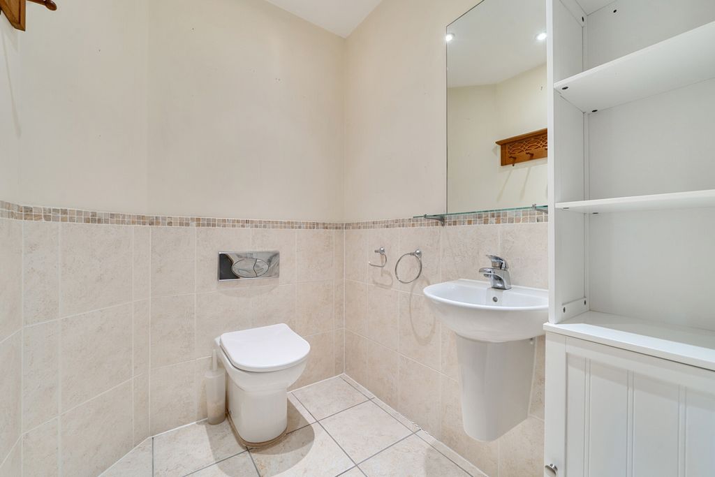 Additional image 16 of 2 bed flat for salePackhorse Road, Gerrards Cross, Buckinghamshire SL9