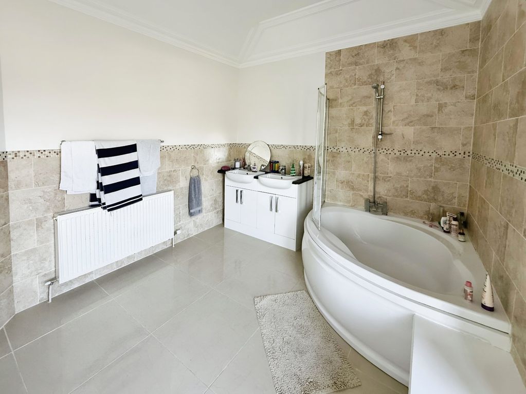 Additional image 12 of 3 bed flat for saleWestlands Avenue, Grimsby, Lincolnshire DN34