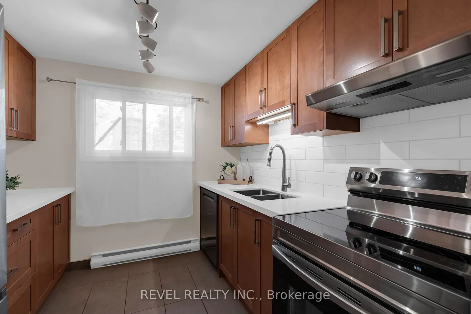 Additional image 6 of 16 Quail Crescent