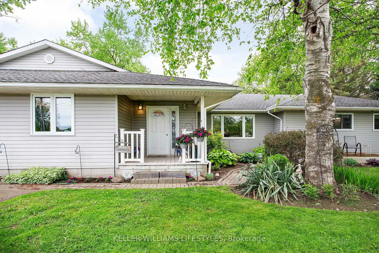 1468 Gainsborough Road photo 5