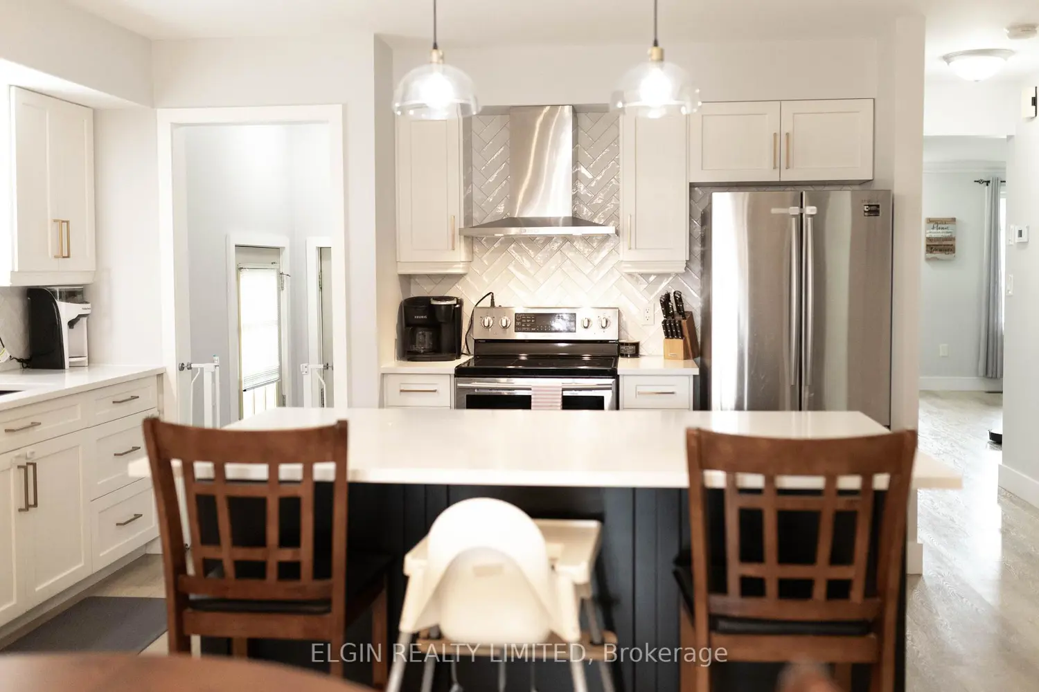 629 Highview Drive photo 4