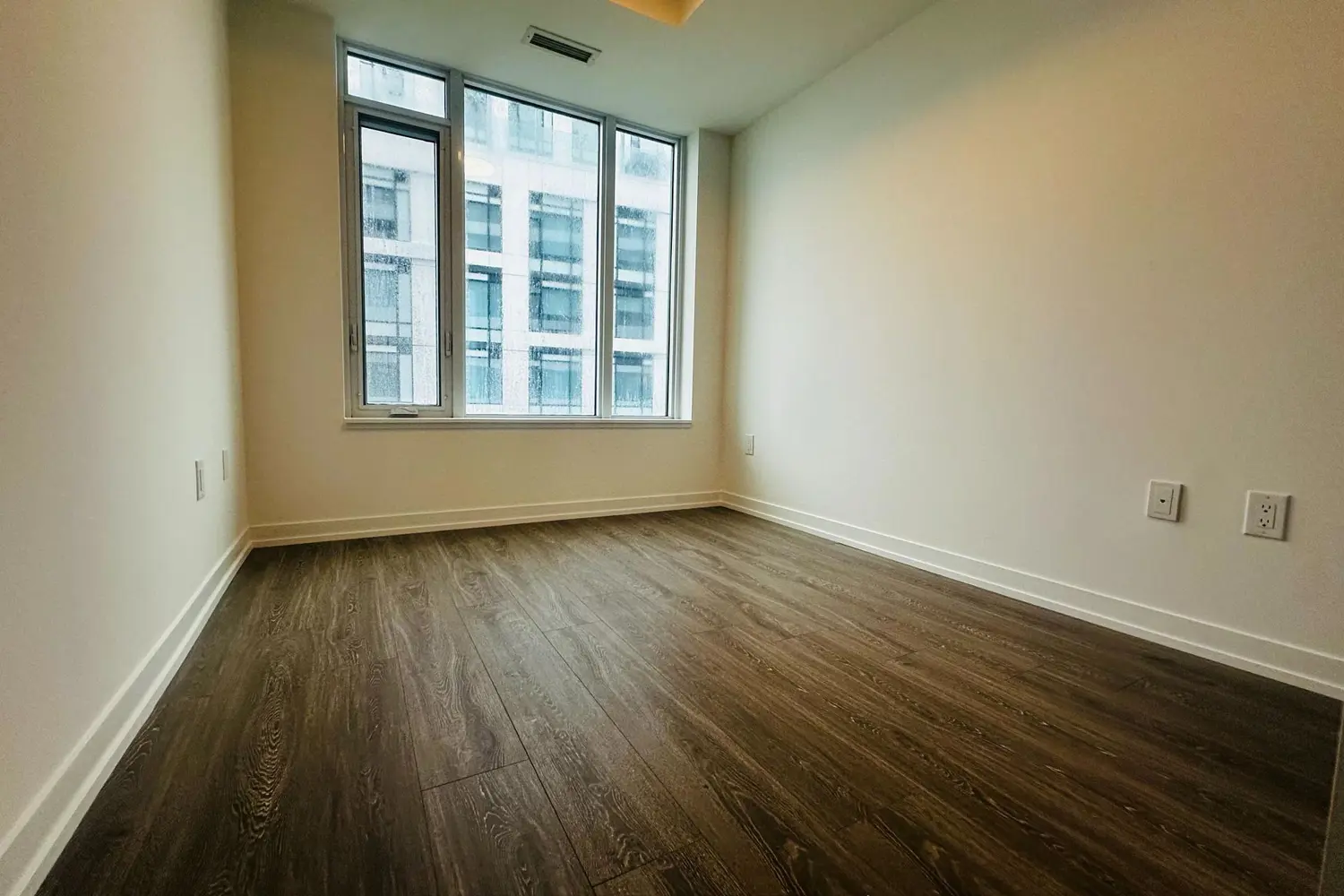 2485 Eglinton Avenue 503 photo 3