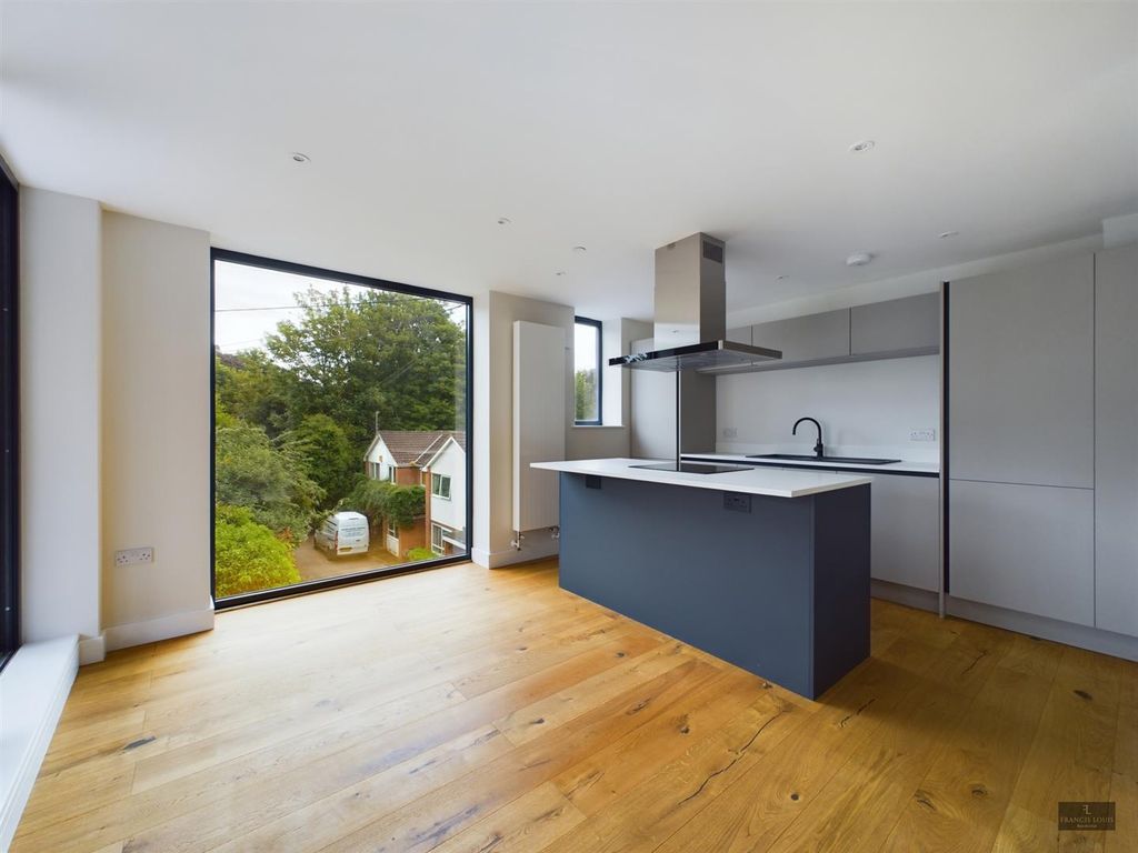 2 bed flat for sale2 Barnfield Gate, Exeter EX1 photo 3