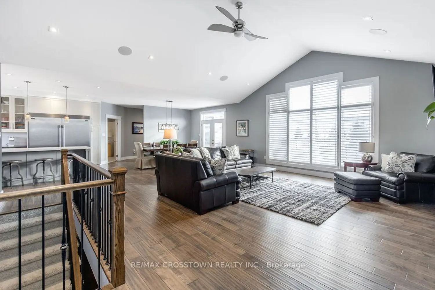 25 Mennill Drive photo 3