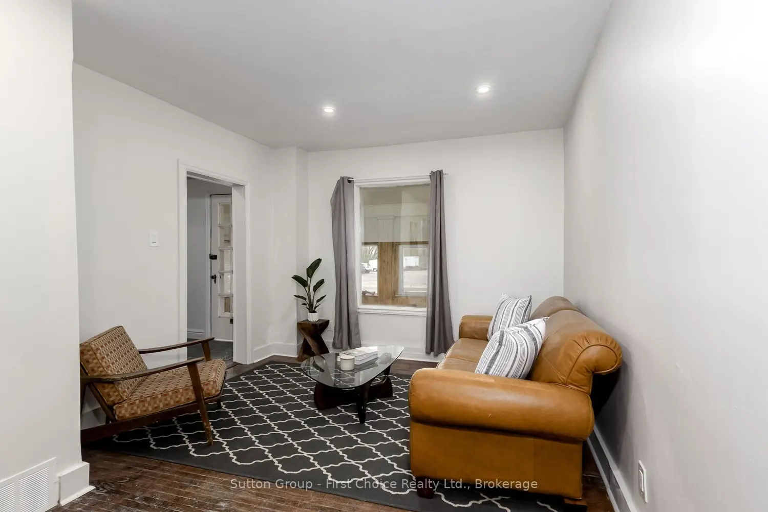 383 Douro Street photo 5