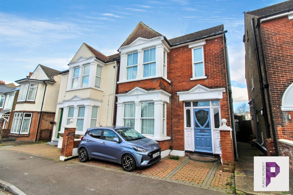 3 bed semi-detached house for saleFirst Avenue, Kent ME7