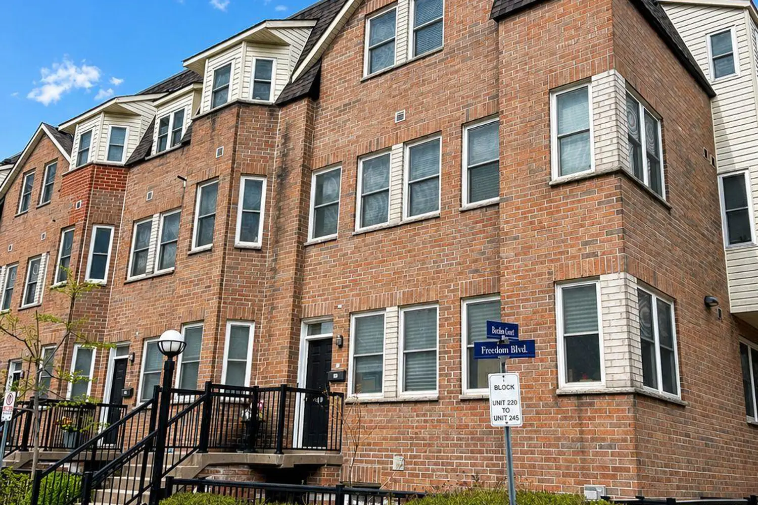 Additional image 2 of 760 Lawrence Avenue 221