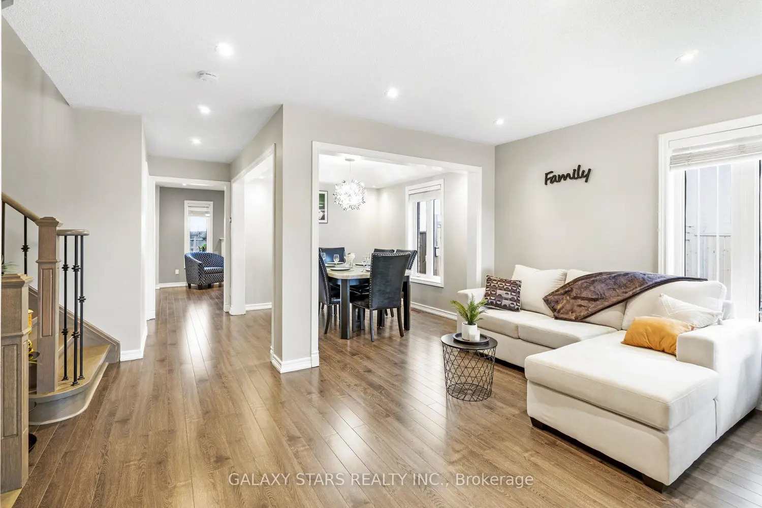 124 Amberview Drive photo 5