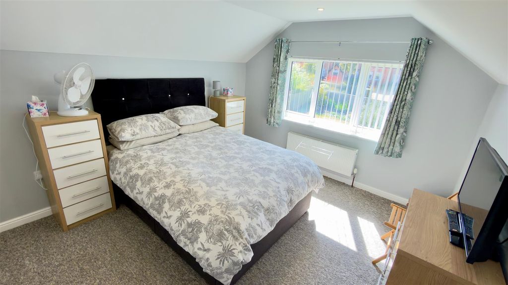 Additional image 8 of 5 bed chalet for saleFreshwater Bay, Isle Of Wight PO40
