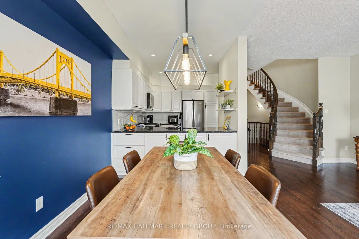 1433 Comfrey Crescent photo 4