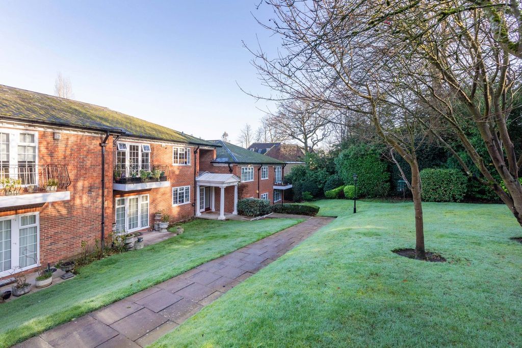 Additional image 16 of 3 bed flat for saleOak End Way, Gerrards Cross SL9