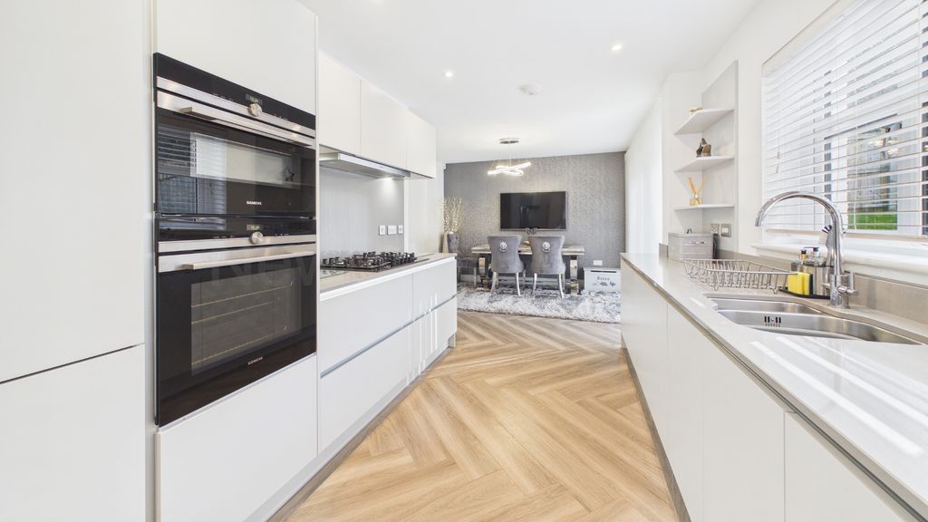 Additional image 2 of 4 bed detached house for saleCairnmaith, Erskine PA8