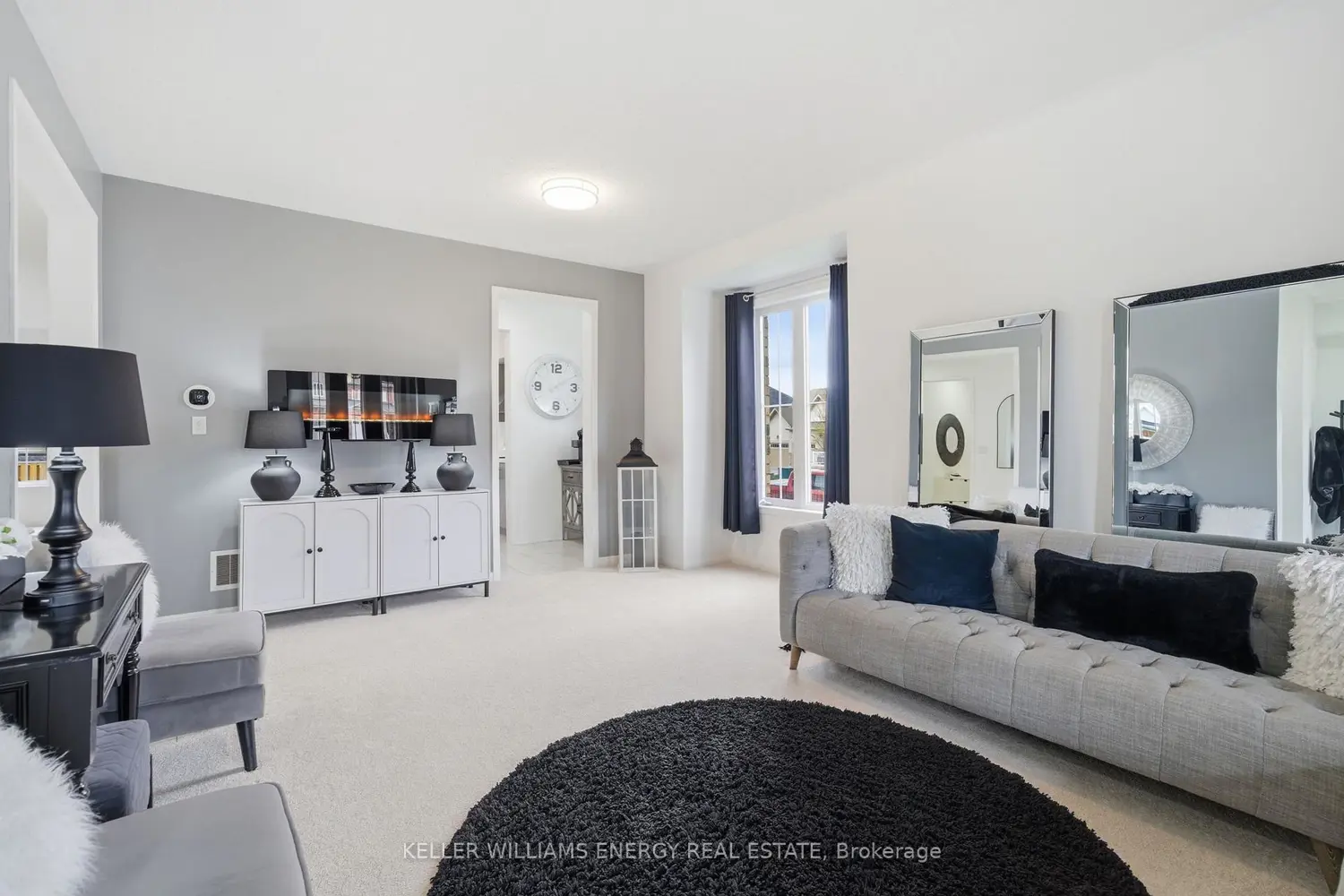 27 Don Hadden Crescent photo 2