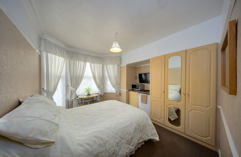 Additional image 15 of 10 bed semi-detached house for saleBuregate Road, Felixstowe IP11