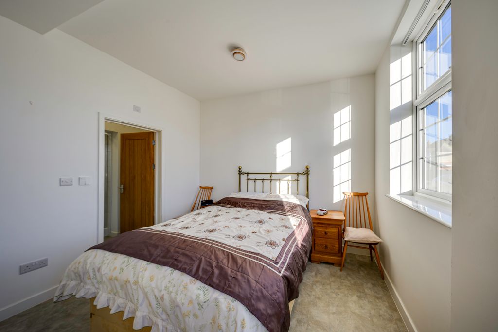 Additional image 10 of 2 bed flat for saleBeacon House, High Road West, Felixstowe IP11