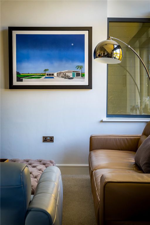 2 bed flat for saleChestnut Avenue, Guildford, Surrey GU2 photo 5