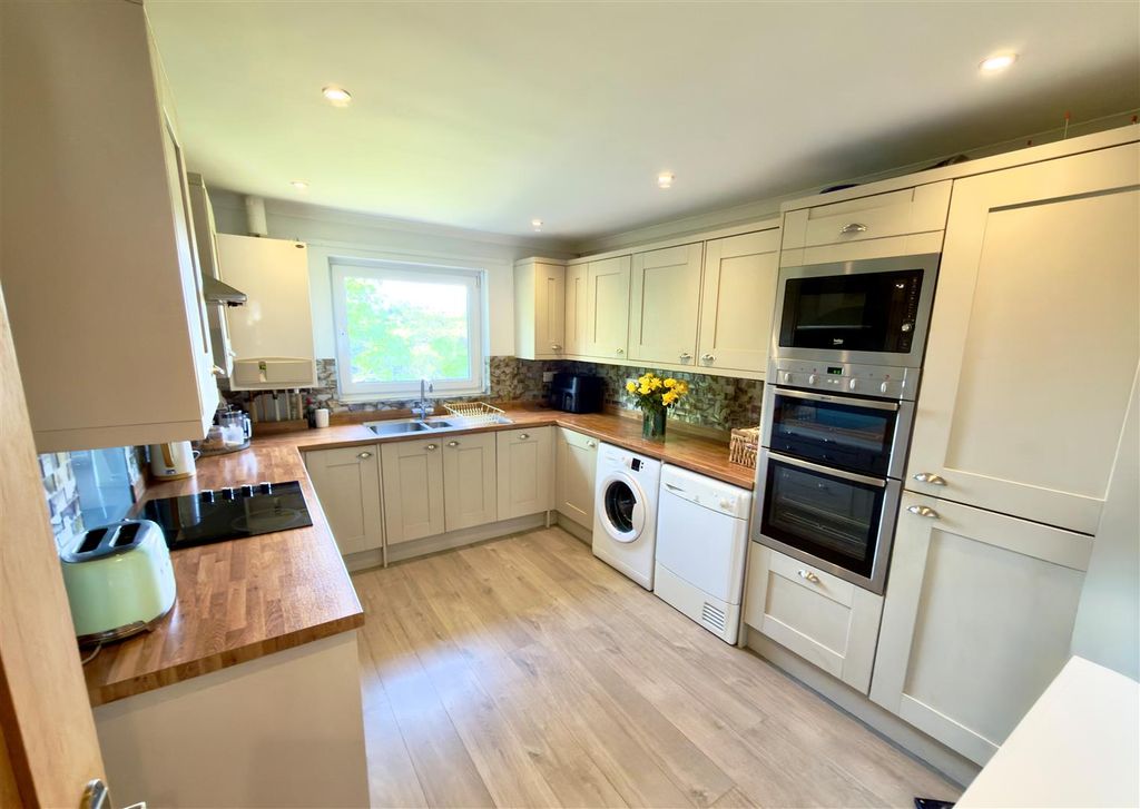 Additional image 3 of 2 bed flat for saleFreshwater, Isle Of Wight PO40