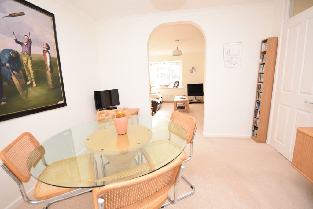Additional image 6 of 2 bed bungalow for saleStratford Court, Avon Road, Farnham GU9