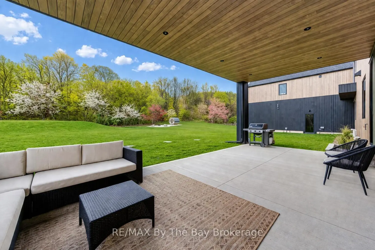18 Raintree Court photo 3
