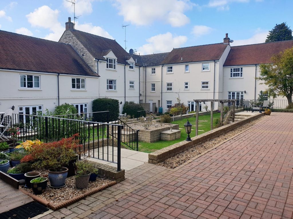 Additional image 5 of 2 bed flat for saleChurch Street, Faringdon, Oxfordshire SN7