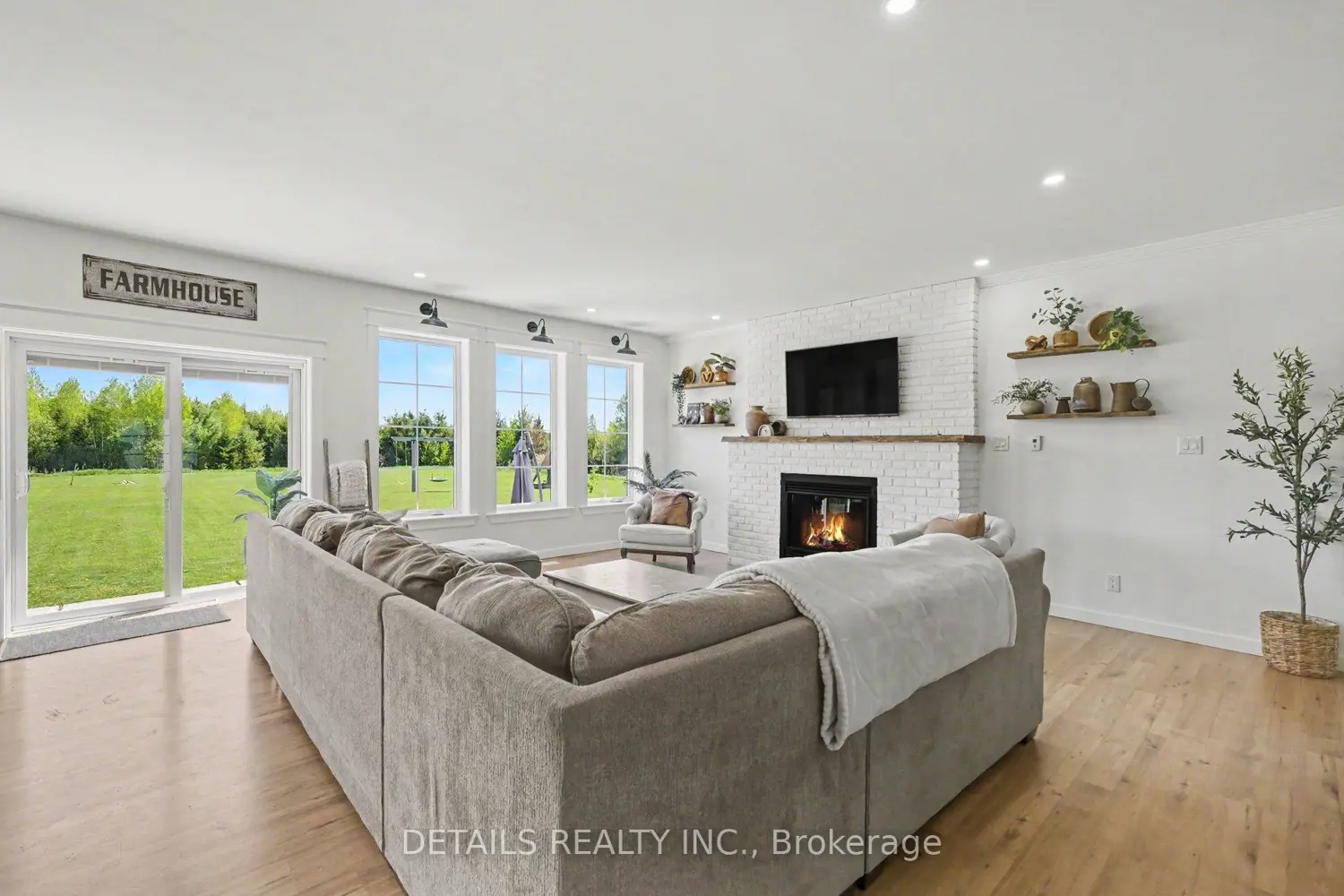 6255 Saumure Road photo 3