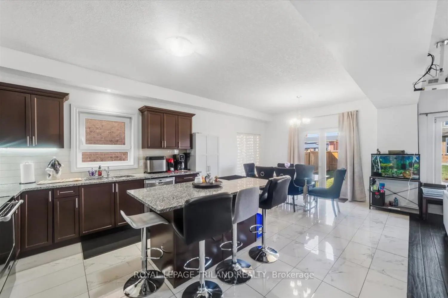 1942 Cedarpark Drive photo 5