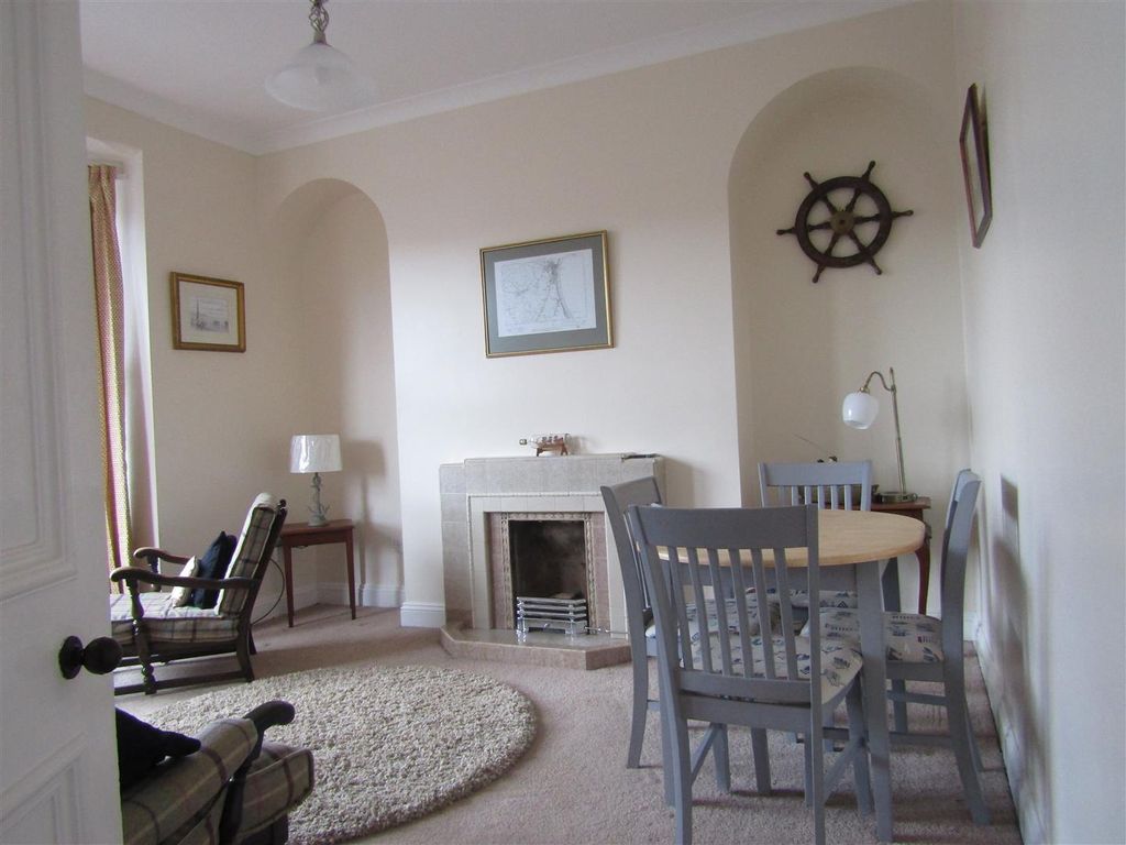 2 bed flat for saleSouthdene, Filey YO14 photo 3