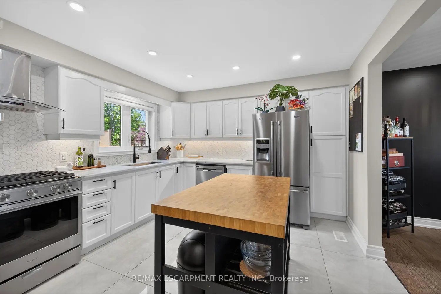 1 Sandringham Avenue photo 5