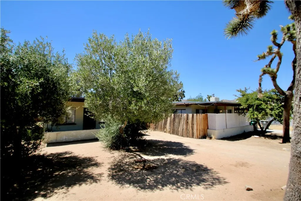 7634 Fox A & B Trl, Yucca Valley, CA 92284 photo 4